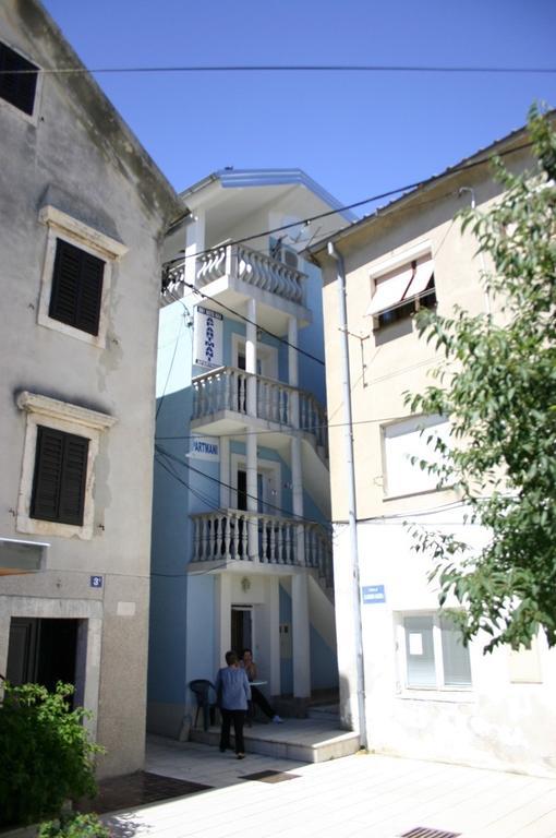 Apartments Lina Karlobag Cameră foto
